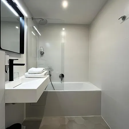 Hotel Paris Cloud 3*