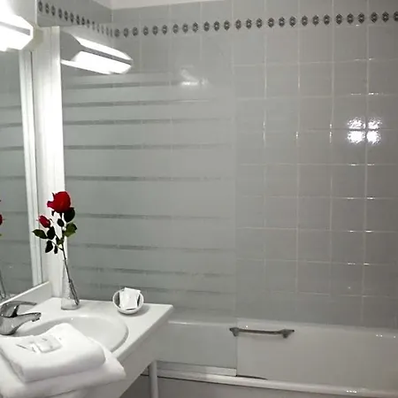 Hotel Paris Cloud 3*